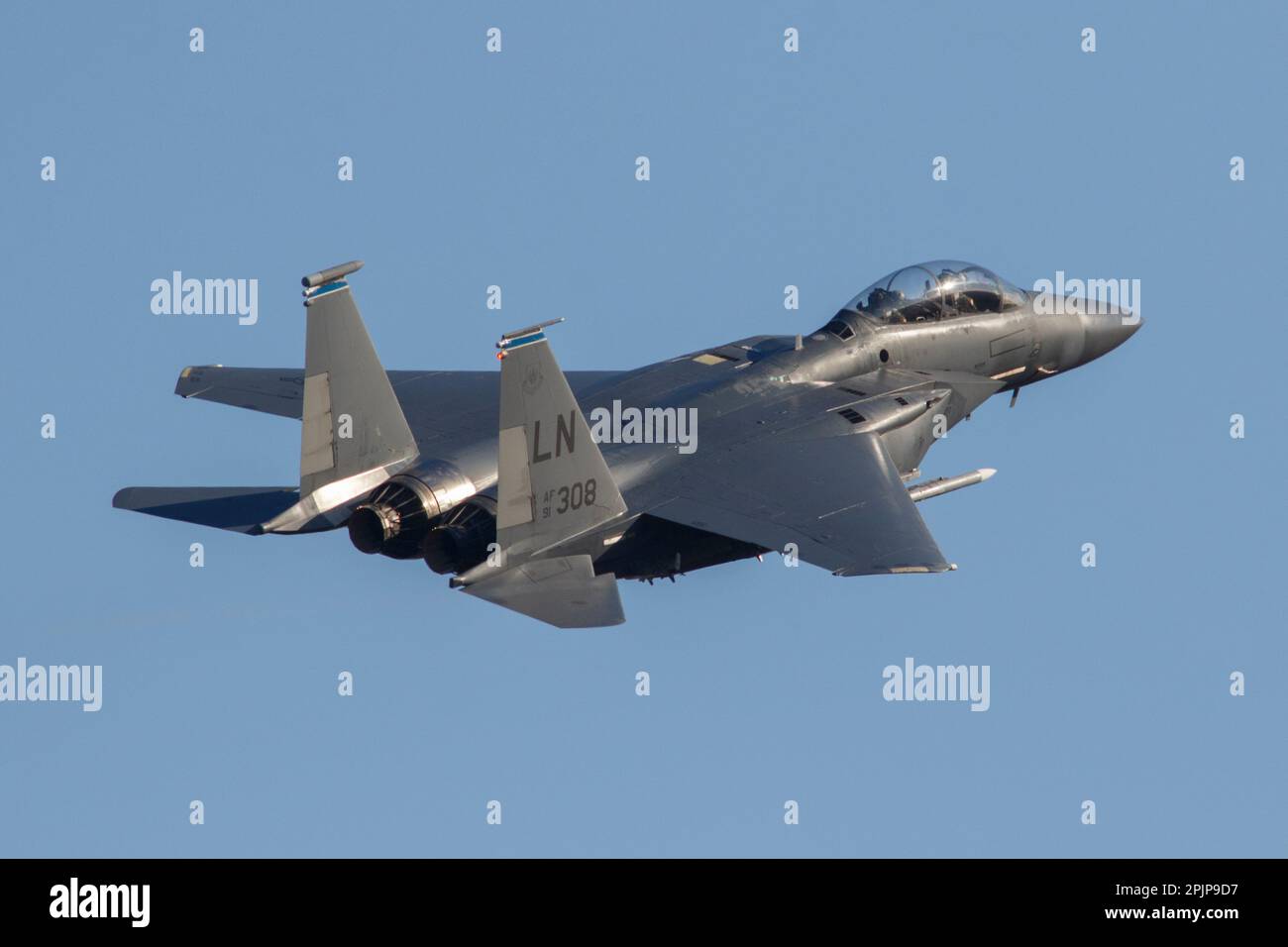 Ein Kampfflugzeug der USAFE F-15E auf der RAF Lakenheath in Suffolk, England, 2. April 2023 Stockfoto