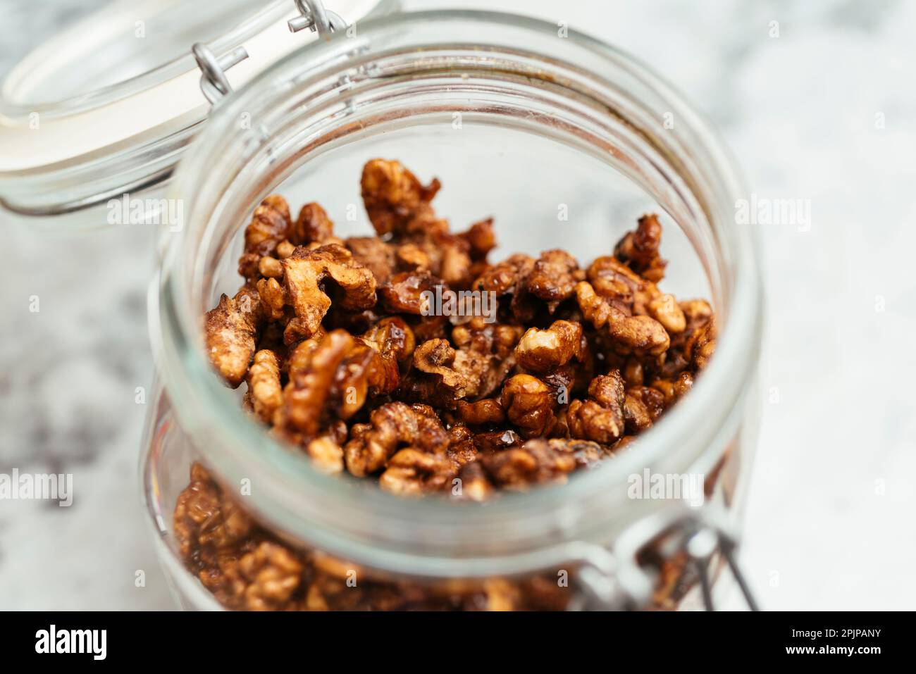 Kandierte walnuss -Fotos und -Bildmaterial in hoher Auflösung – Alamy