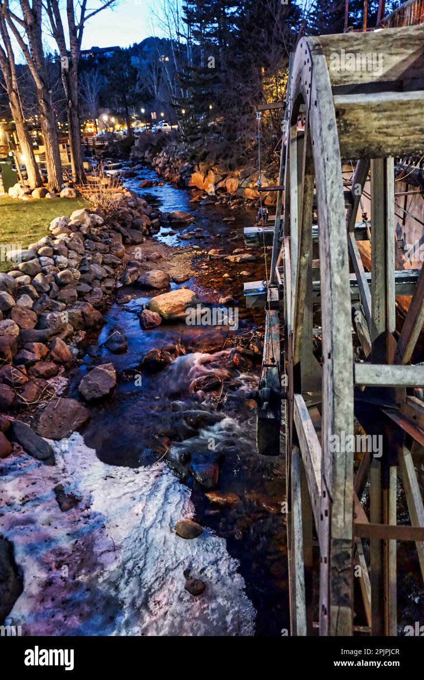Hölzernes Wasserrad im Estes Park, Colorado Stockfoto