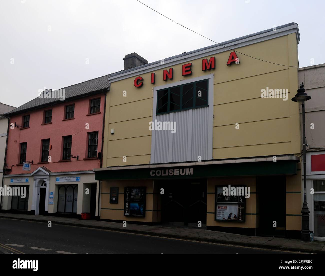 Brecon Coliseum Kino-Front. Vom Oktober 2022. Herbst Stockfoto