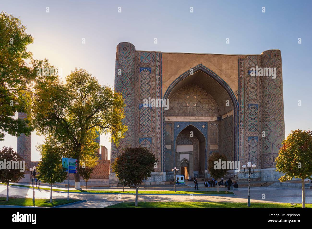 Samarkand, Usbekistan, 15. Oktober 2019 : Blick auf die Bibi-Khanym-Moschee. Stockfoto