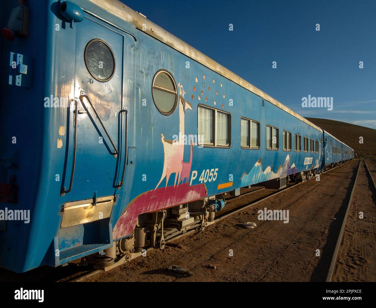 Das beliebte bei Touristen Tren de Las Nubes (Clouds Train) am Bahnhof San Antonio de Los Cobres, Provinz Salta, Argentinien Stockfoto