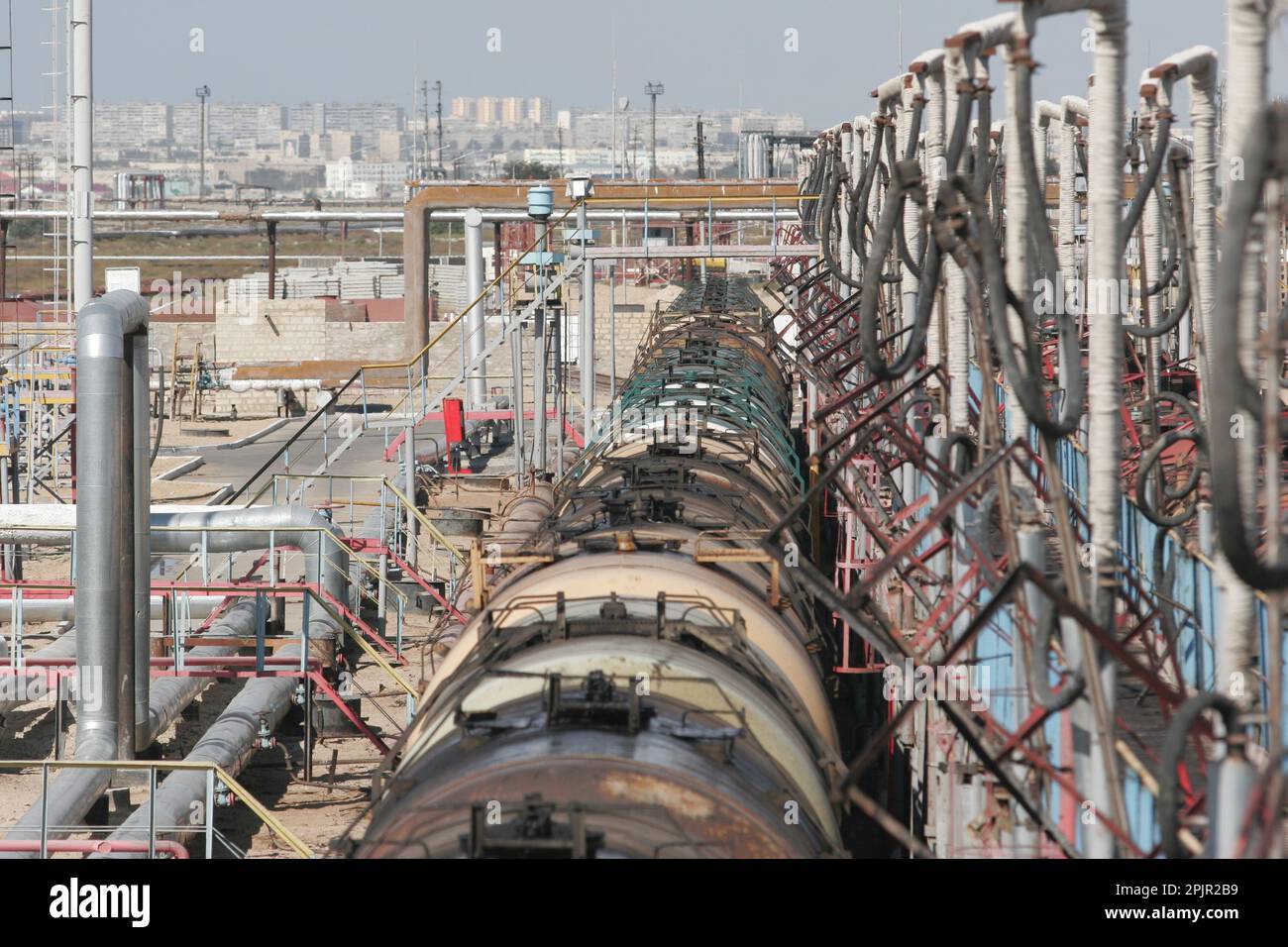 Kasachstans Pipeline-Monopol Kastransoil-Bahnterminal am Rand der kaspischen Hafenstadt Aktau im Westen des Landes. Stockfoto