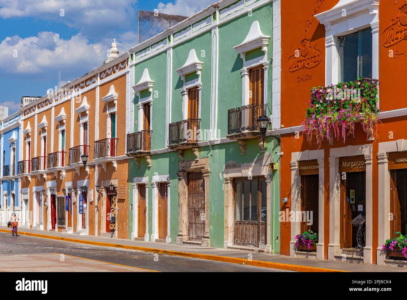 Pastellfarbene Gebäude in Campeche, Mexiko Stockfoto