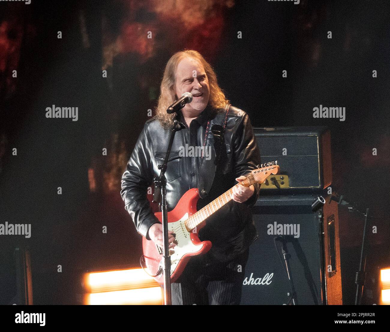 Austin, USA. 02. April 2023. Warren Haynes tritt am 02. April 2023 bei den CMT Music Awards 2023 im Moody Center in Austin, Texas, auf. Foto: Amy Price/imageSPACE Credit: Imagespace/Alamy Live News Stockfoto