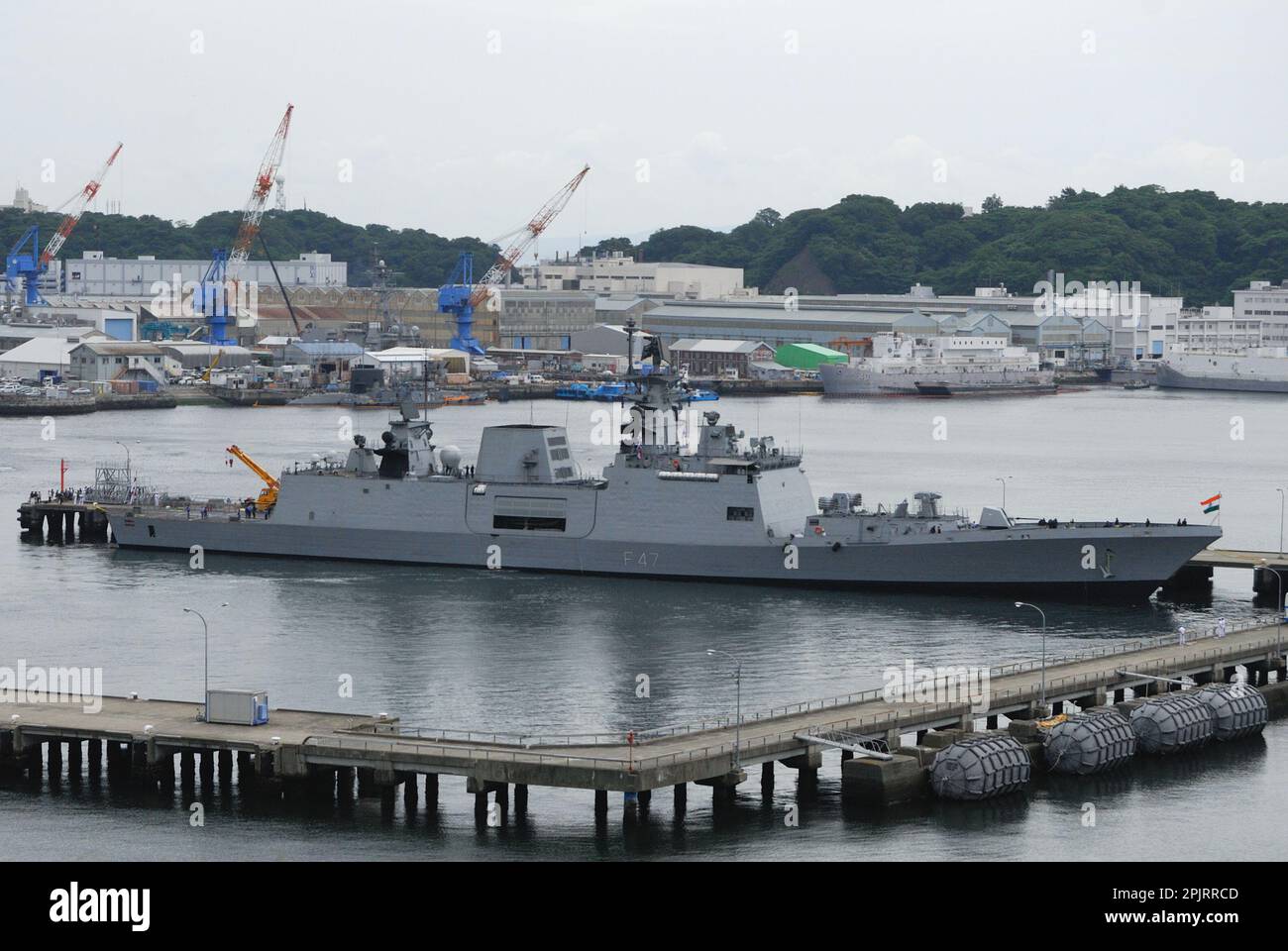 Präfektur Kanagawa, Japan - 05. Juni 2012: Indische Marine IN Shivalik (F47), Fregatte der Shivalik-Klasse. Stockfoto