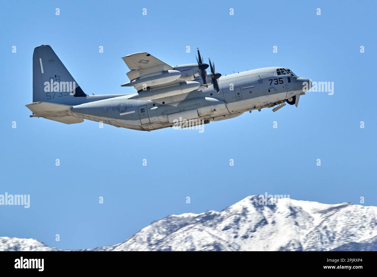 Palm Springs, Kalifornien, USA. 2. April 2023. Ein United States Marines Lockheed KC-130J Hercules am Flughafen in Palm Springs. (Kreditbild: © Ian L. SITREN/ZUMA Press Wire) NUR REDAKTIONELLE VERWENDUNG! Nicht für den kommerziellen GEBRAUCH! Stockfoto