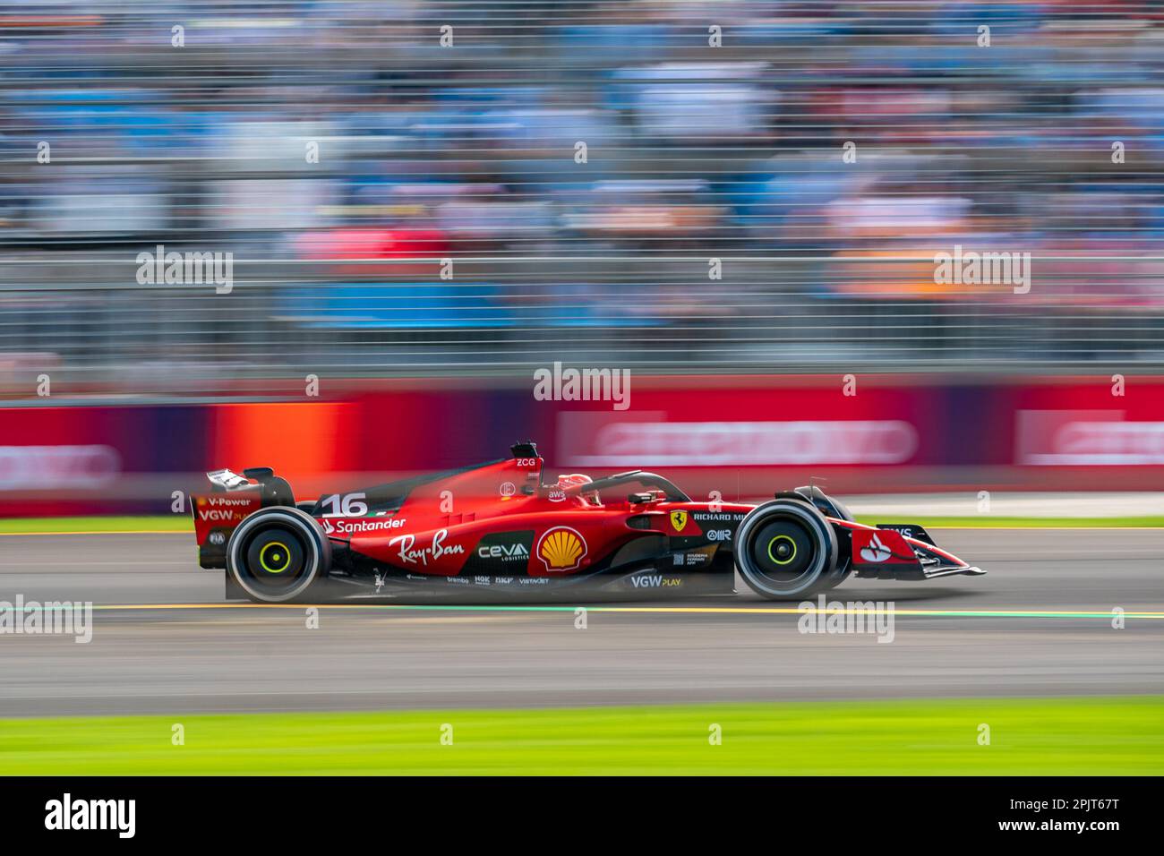 Melbourne, Australien. 31. März 2023 Formel-1-Fahrer Charles Leclerc (Scuderia Ferrari Nr. 16) geht während der ersten kostenlosen Trainingseinheit durch die hintere gerade Schikane. Kredit: James Forrester/Alamy Live News Stockfoto