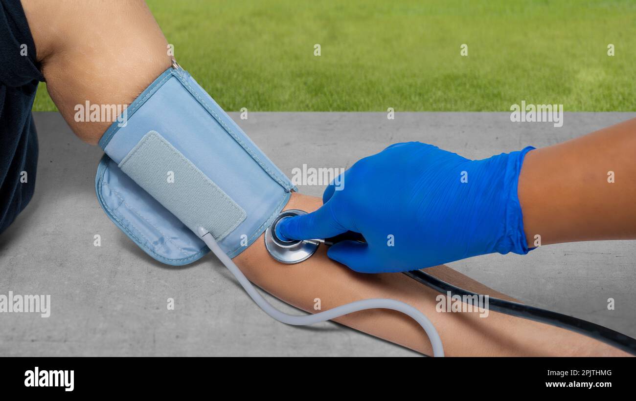 Blutdruckmessung. Welthypertonietag-Konzept Stockfoto