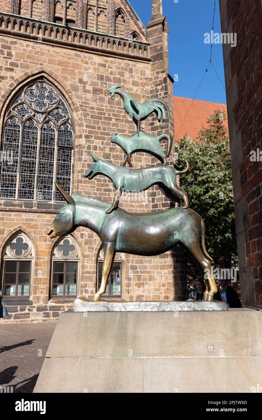 Die Skulptur der Bremer Stadtmusiker von Gerhard Marcks vom Bremer Rathaus am Marktplatz. Basierend auf dem Märchen der Brüder Grimm Stockfoto