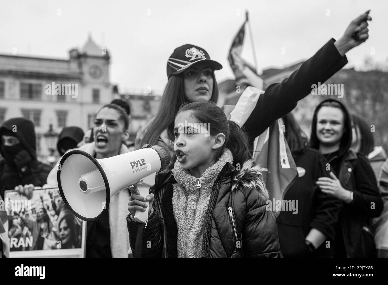 Briten und Anhänger des Irans marschierten durch das Zentrum Londons zum TralfalgarPlatz, um