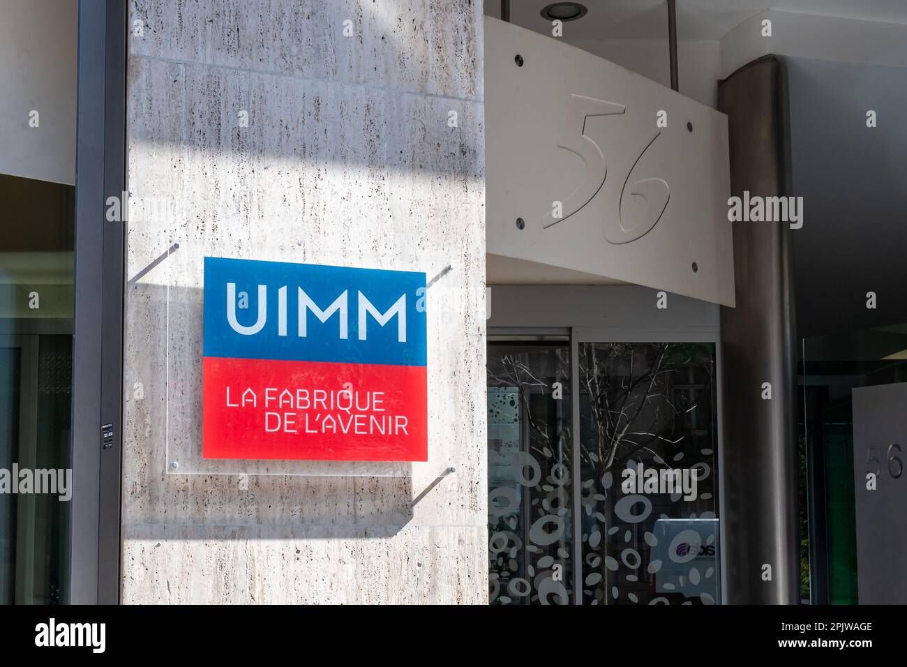 Eingang zum Sitz der Union des Industries et métiers de la metallurgie (UIMM), eines französischen Gewerkschaftsbundes der Arbeitgeber Stockfoto