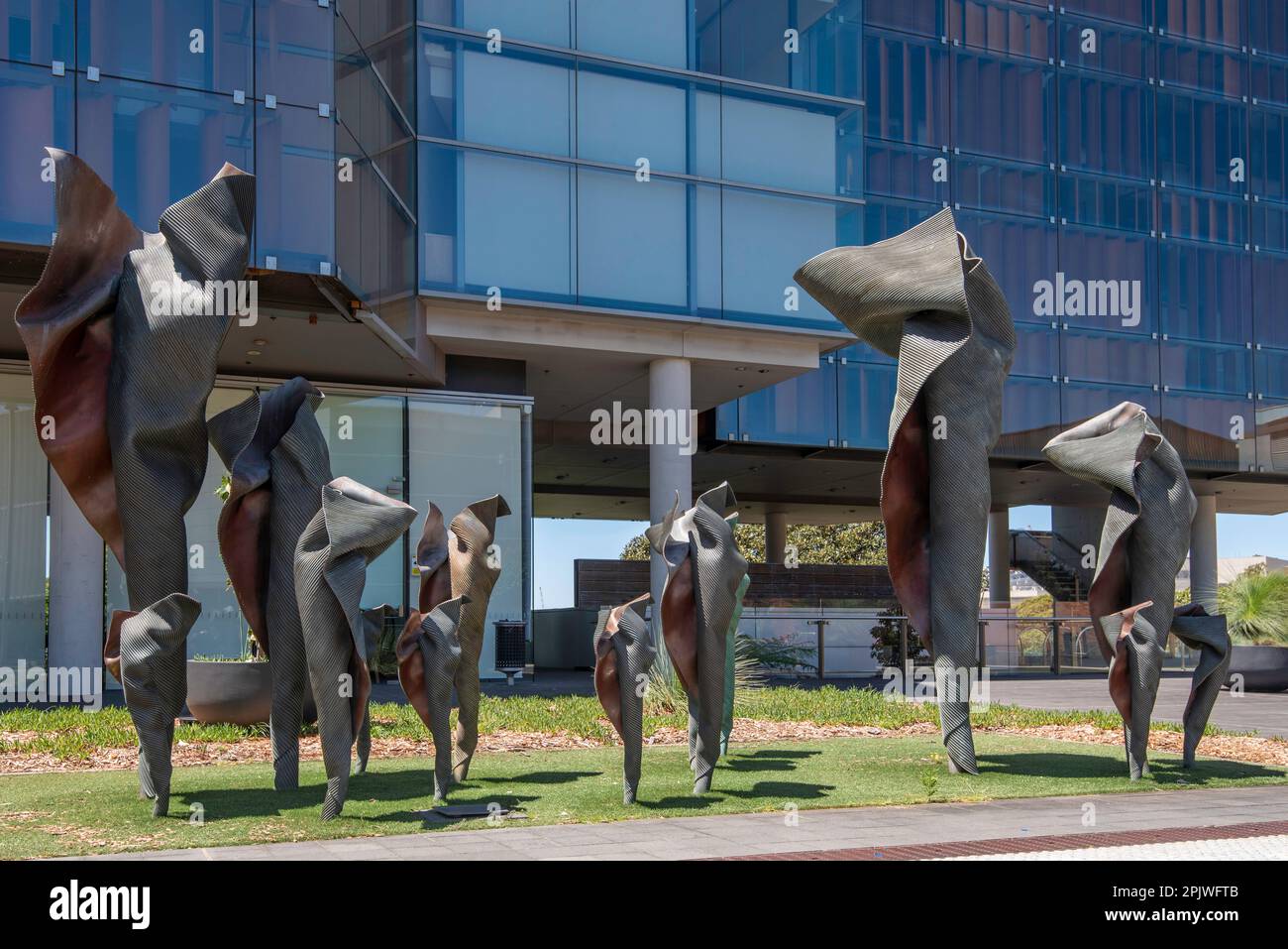 „Individual's, eine Bronzeskulptur aus dem Jahr 2013 (im Wert von 1,4m 2015 US-Dollar) des international anerkannten Künstlers Andrew Roger, die der University of Sydney gespendet wurde Stockfoto