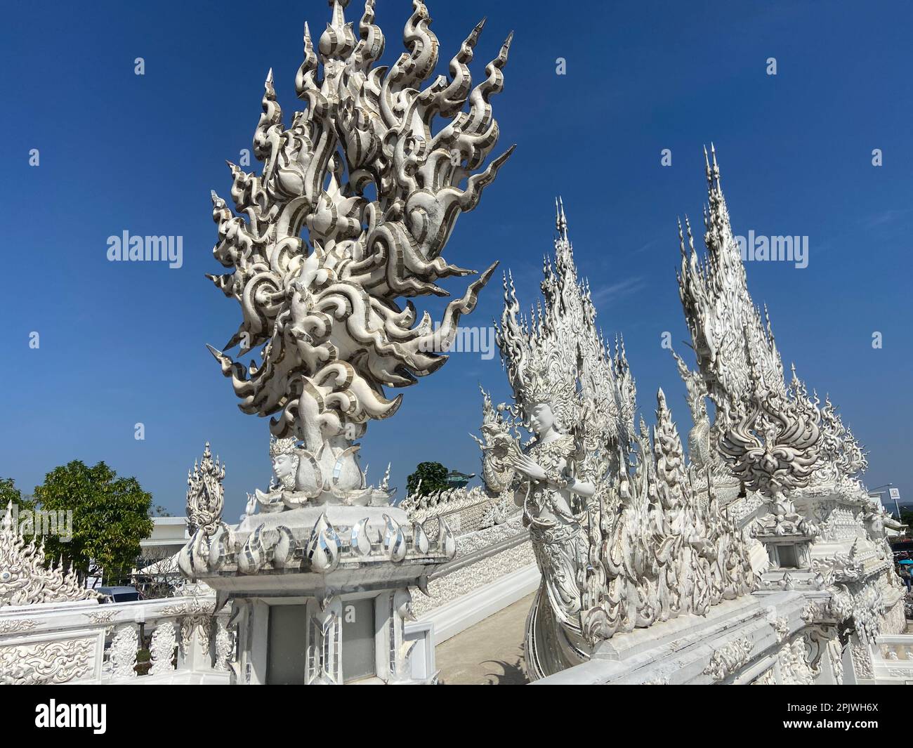 Weißer Tempel in Chiang Rai WAT RONG KHUN moderner Wat in Thailand Stockfoto
