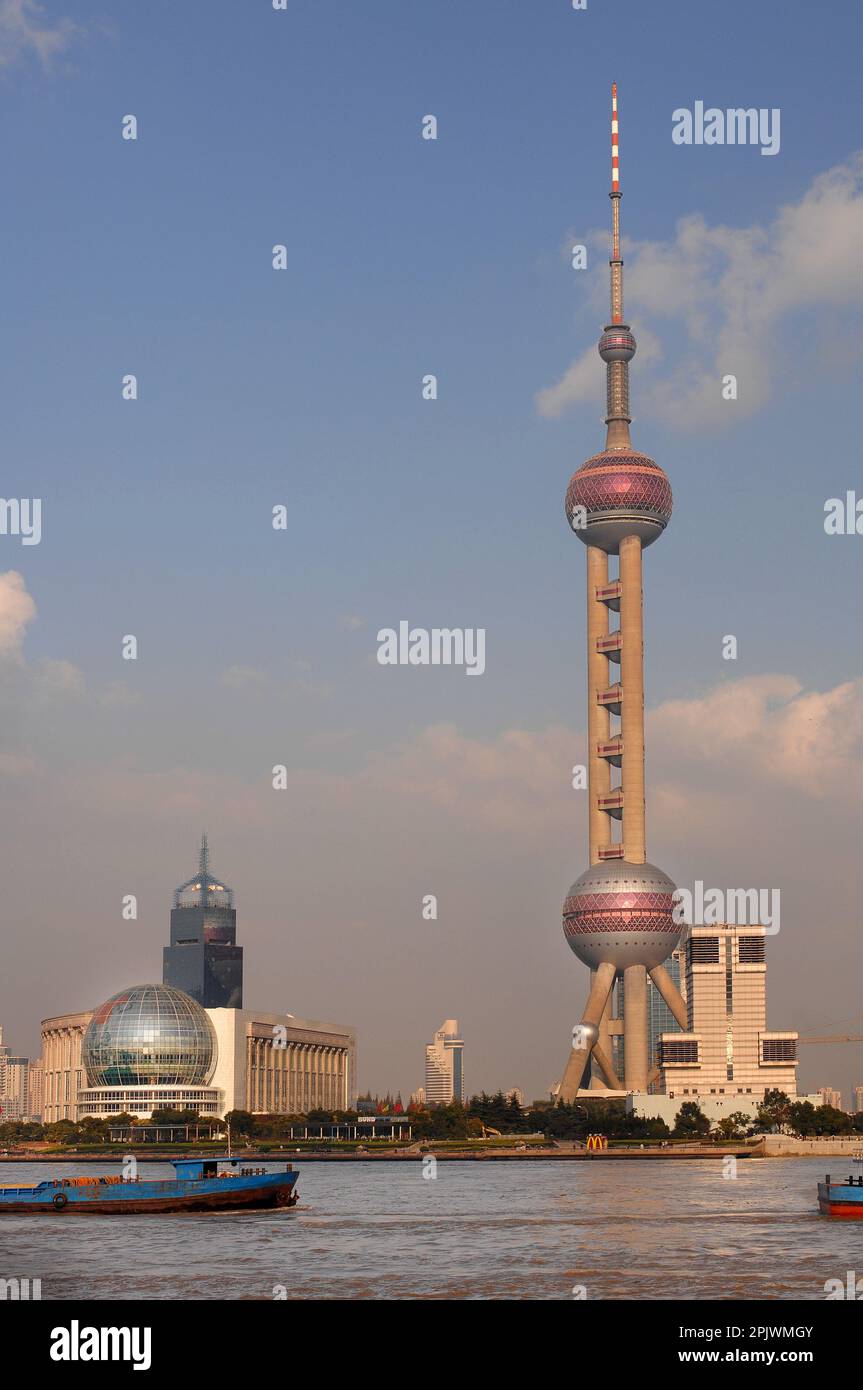 Die Pudong-Gegend vom Bund aus gesehen. Shanghai, China, Asien Stockfoto