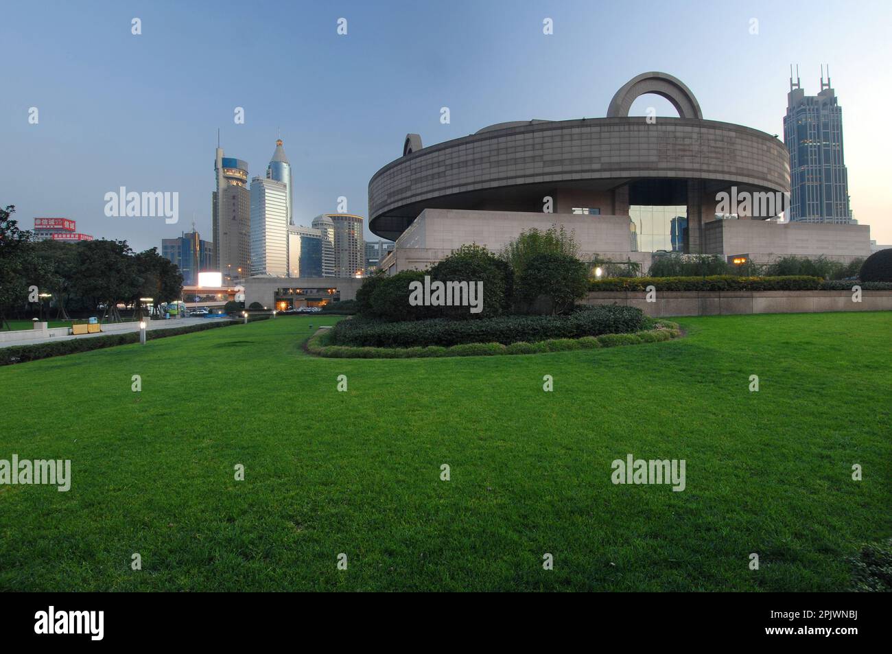 Piazza del Popolo oder Renmin-Platz und das Stadtmuseum. Shanghai, China, Asien Stockfoto