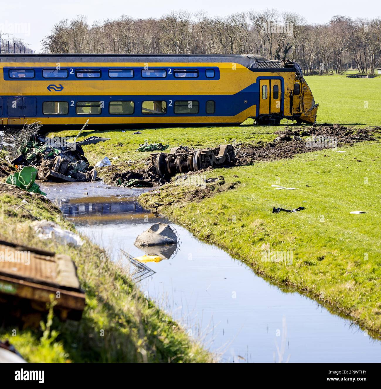 Voorschoten - der Ort, an dem zwei Züge mit einem Baufahrkran kollidierten. Eine Person ist gestorben und mehrere Menschen wurden verletzt. ANP POOL ROBIN VAN LONKHUIJSEN niederlande raus - belgien raus Stockfoto