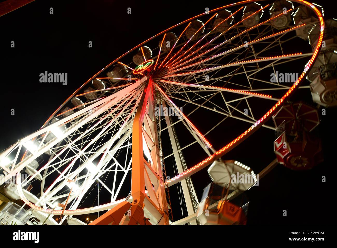 Riesenrad am Kanalhafen in der Stadt Brindisi, Apulien; Italien, Europa Stockfoto