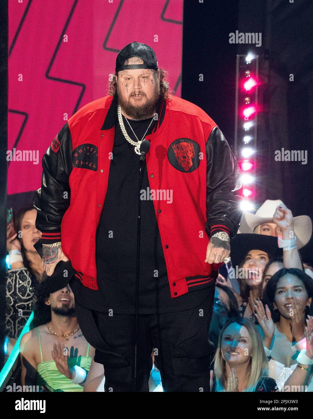 Jelly Roll, Gewinner des Male Breakthrough Video of the Year „Son of a Sünder“, spricht auf der Bühne bei den CMT Music Awards 2023 im Moody Center am 02. April 2023 in Austin, Texas. Foto: Amy Price/imageSPACE/MediaPunch Stockfoto