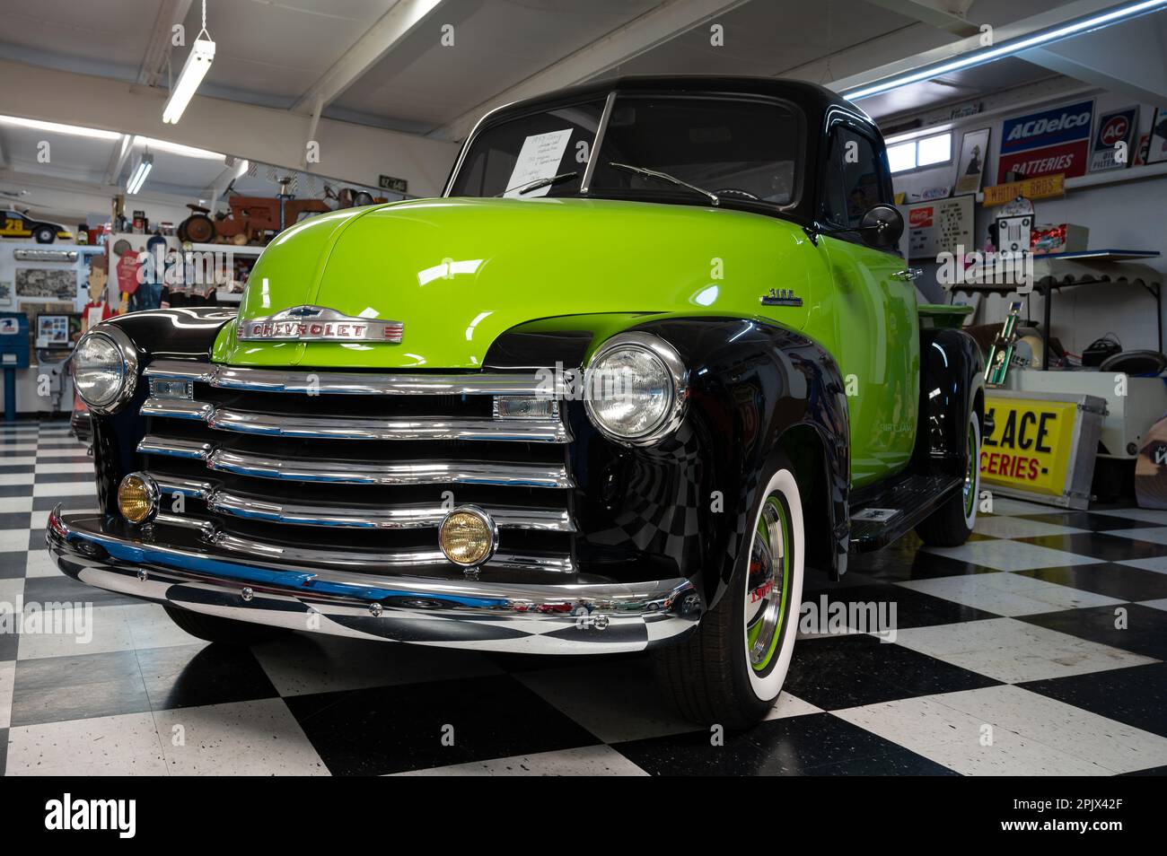 Detail eines alten klassischen amerikanischen Pickup-Lkws aus den 50s Jahren, ist ein Chevrolet Advance Design Stockfoto