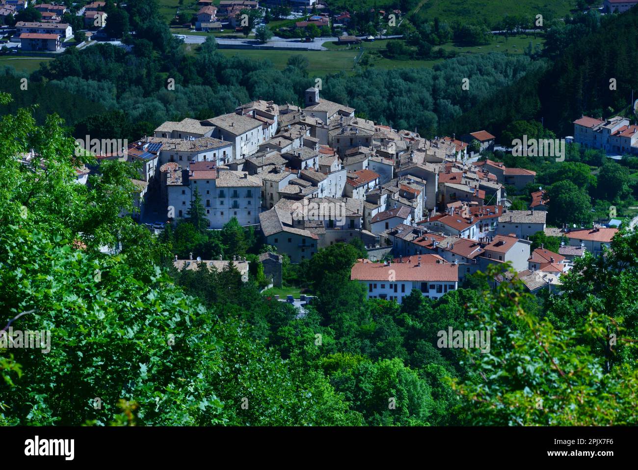 Blick auf die Civitella Alfedena im Abruzzen-Nationalpark, Italien Stockfoto