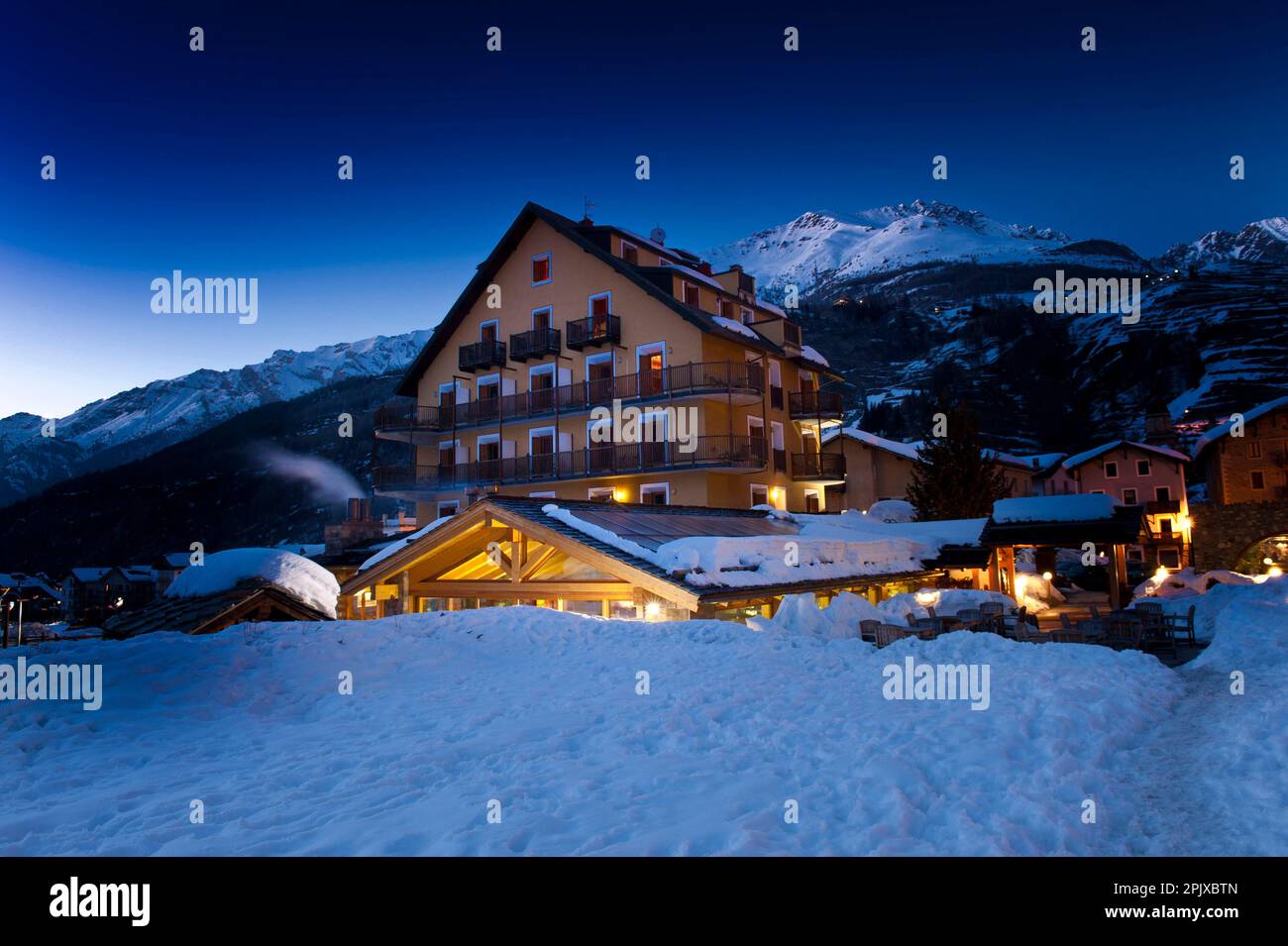 Das Sant'Orso Hotel in der Stadt Cogne am Fuße der Gran Paradiso Gruppe. Aosta Valley, Italien, Europa Stockfoto