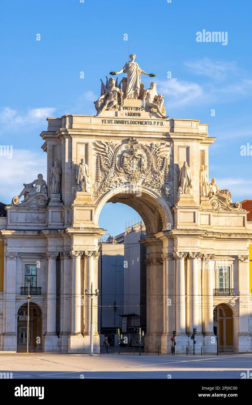 Arco da Rua Augusta, der Triumphbogen auf dem Pracala do Comércio (Handelsplatz), Lissabon, Portugal Stockfoto