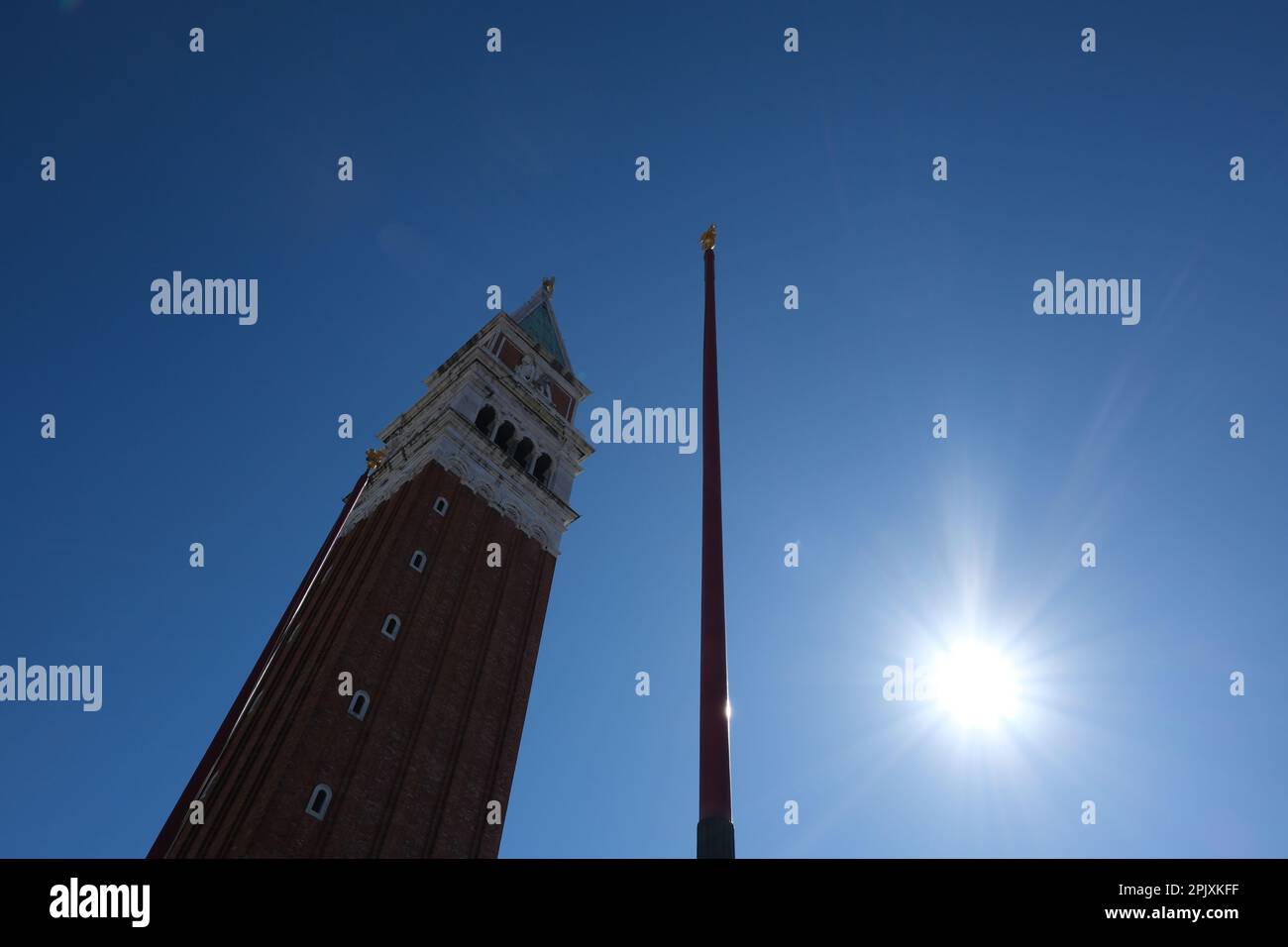 Blick auf den Glockenturm von San Marco in Venedig Stockfoto