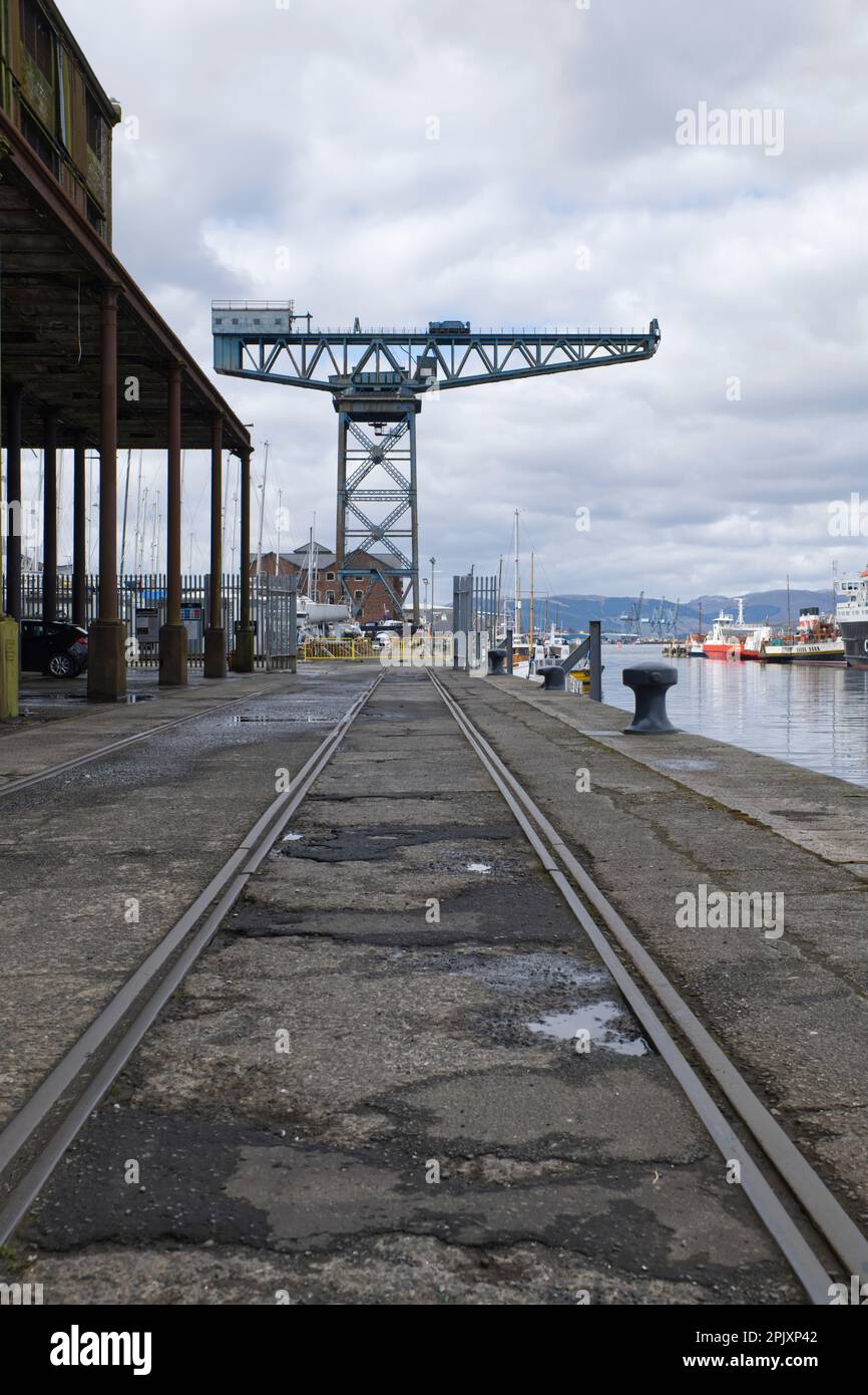 Riesen-Titan-Kragkran am James Watt Dock, Greenock, Schottland, Großbritannien, Stockfoto