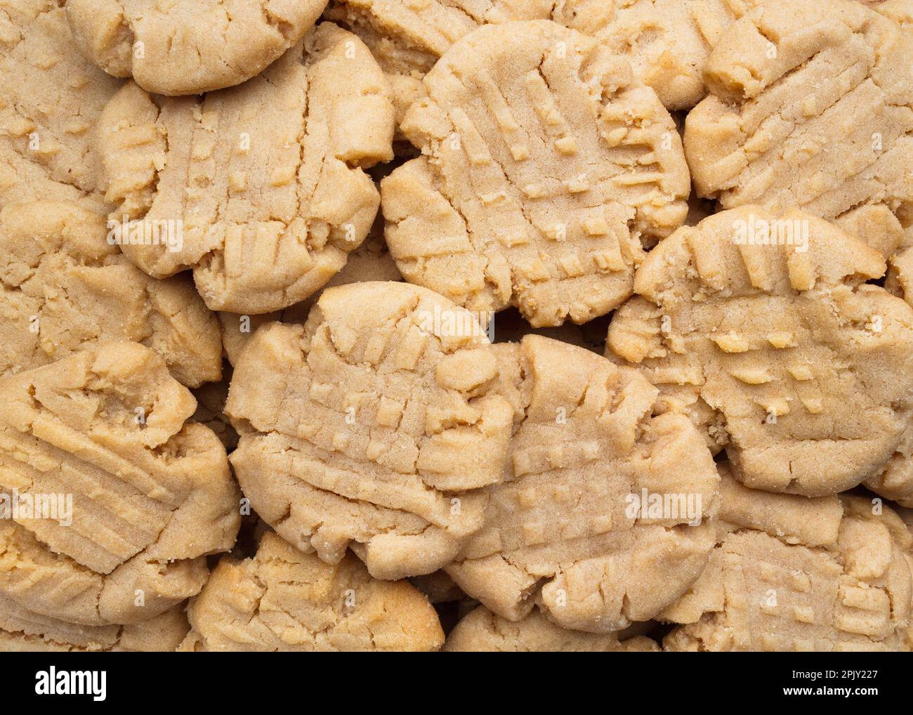 Blick von oben auf hausgemachte Erdnussbutter-Kekse Stockfoto