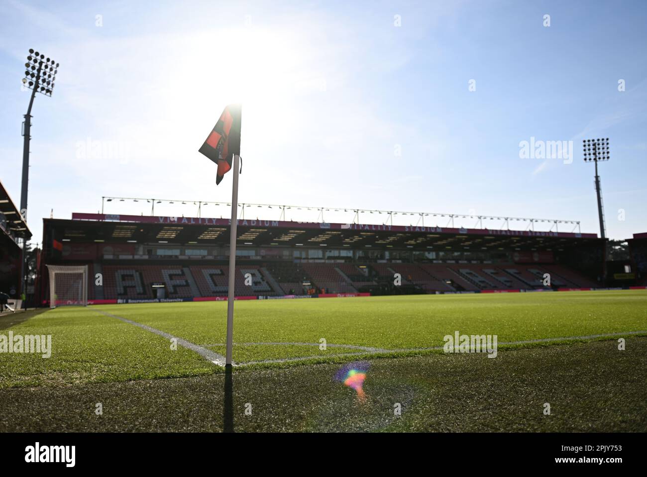 4. April 2023; Vitality Stadium, Boscombe, Dorset, England: Premier League Football, AFC Bournemouth gegen Brighton und Hove Albion; Ecke flach im Vitality Stadium in die Sonne Stockfoto