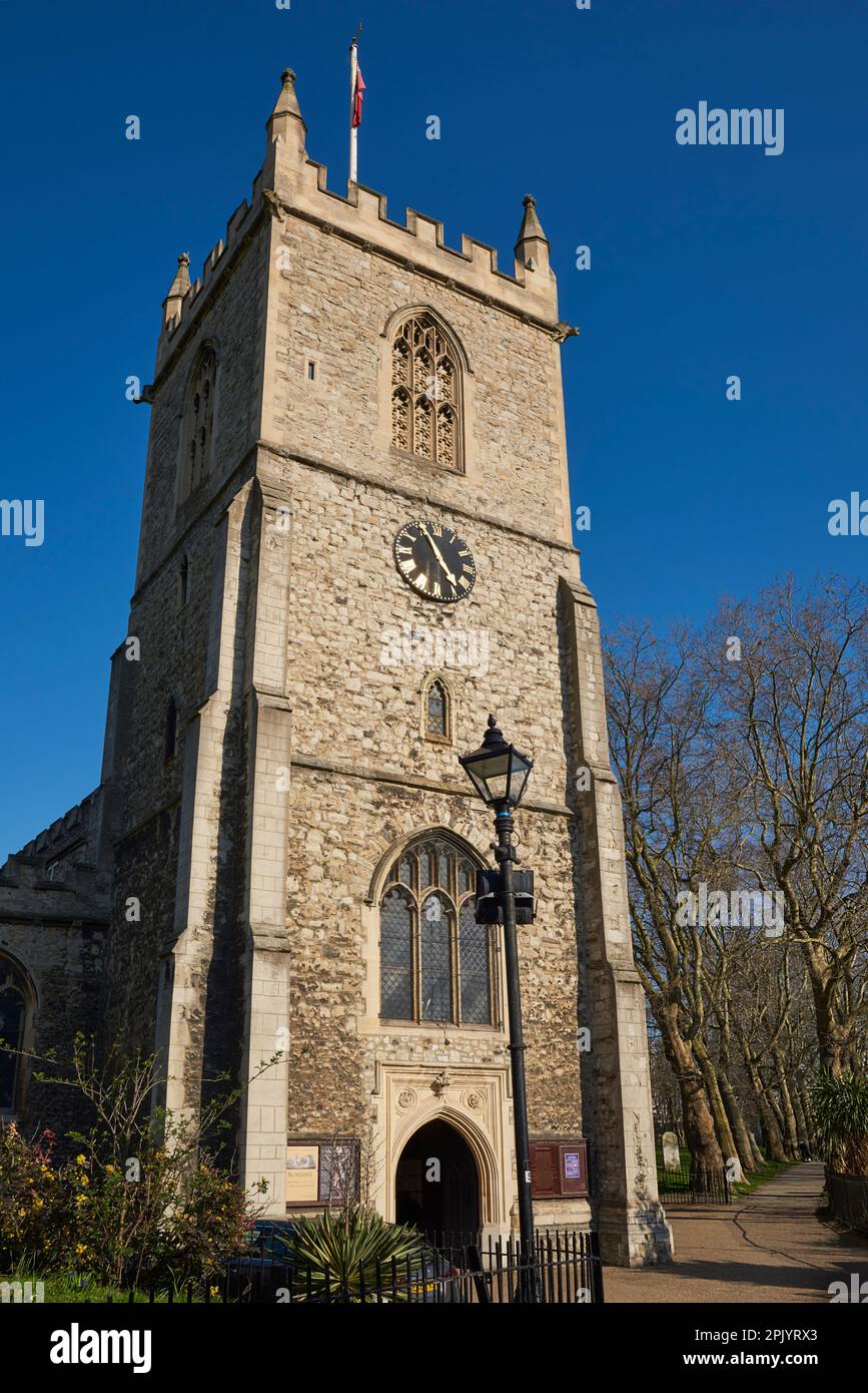 Der Kirchturm aus dem 15. Jahrhundert von St. Dunstan & All Saints, Stepney, East London UK Stockfoto