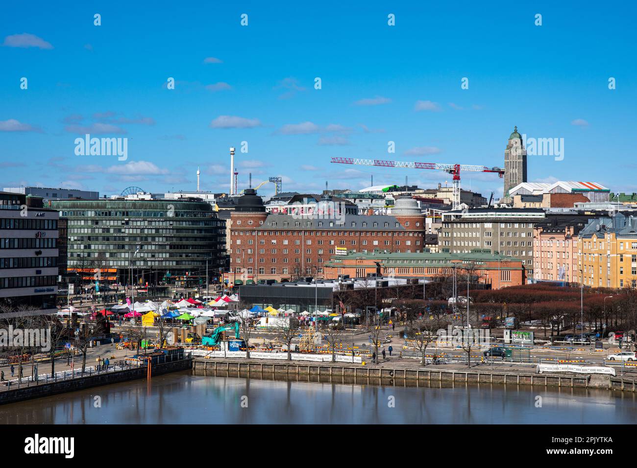 Blick aus der Vogelperspektive auf den Stadtteil Hakaniemi in Helsinki, Finnland Stockfoto