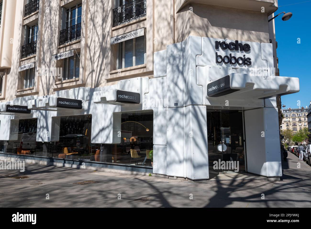 Außenansicht eines Roche Bobois Stores, eines internationalen französischen Unternehmens, das Möbel und Haushaltszubehör entwirft und vertreibt Stockfoto