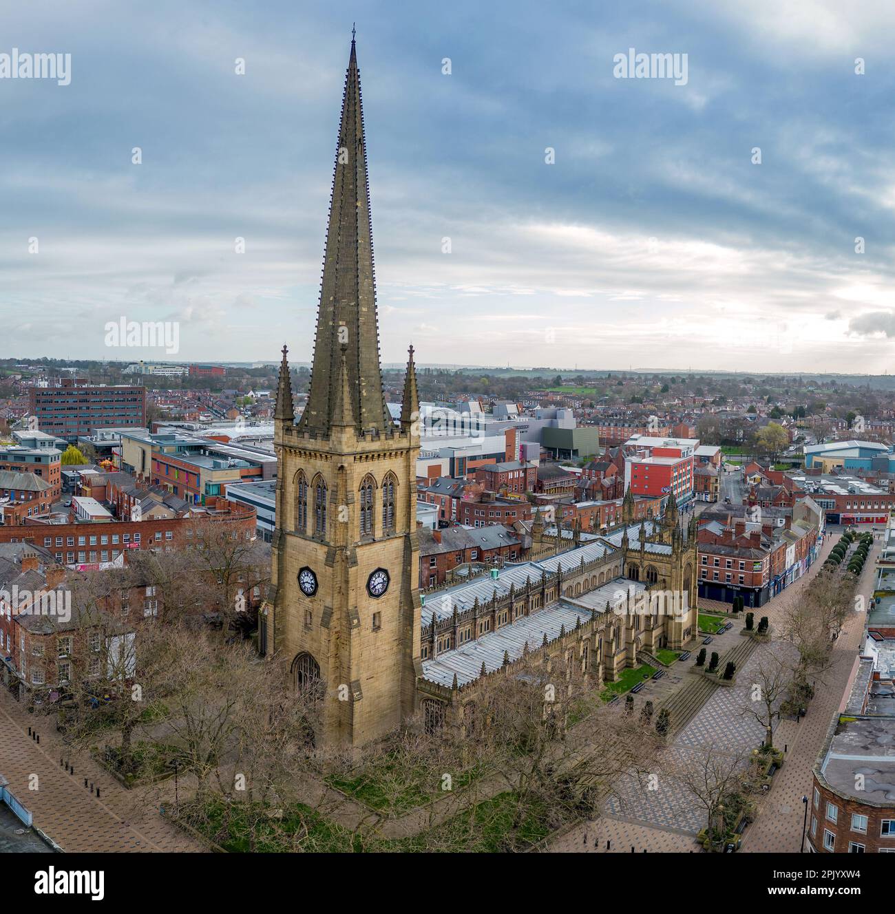 Stadtzentrum von Wakefield. Aus der Vogelperspektive auf die Stadt West Yorkshire, die Kathedrale und den Fluss calder Stockfoto