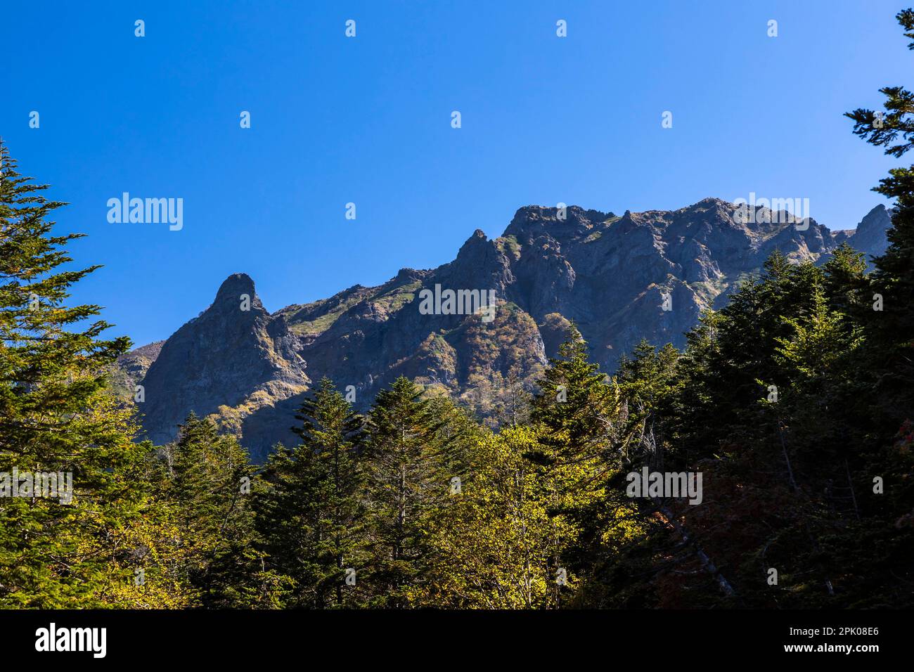 Gipfel des berühmten Mt. Yokodake, von Minamisawa Route (Südtal), Ein Gipfel der Yatsugatake Gebirgszüge, Nagano, Japan, Ostasien, Asien Stockfoto