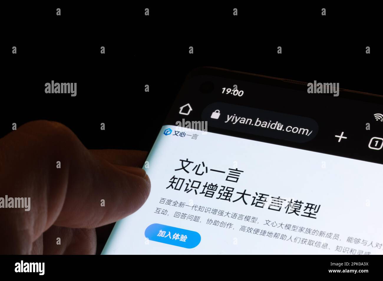 Ernie AI bot-Anmeldebildschirm auf dem Smartphone-Bildschirm. Konzept. Stafford, Großbritannien, 3. April 2023 Stockfoto
