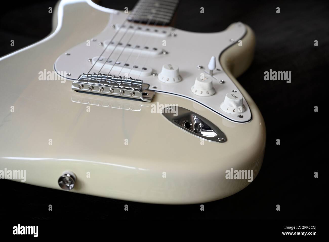 Christchurch, Neuseeland - 02. April 2023: Stratocaster Fender Electric Guitar Body & Knobs Closeup 2 Stockfoto