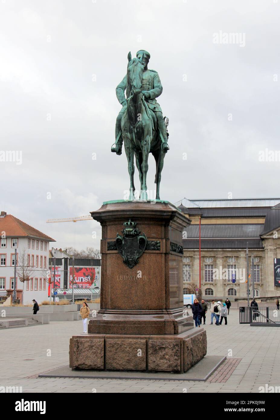 Reiterstatue von Ludwig IV., Großherzog von Hessen, auf dem Friedensplatz, Kunstwerk von Fritz Schaper, geschaffen 1898, Darmstadt, Deutschland Stockfoto