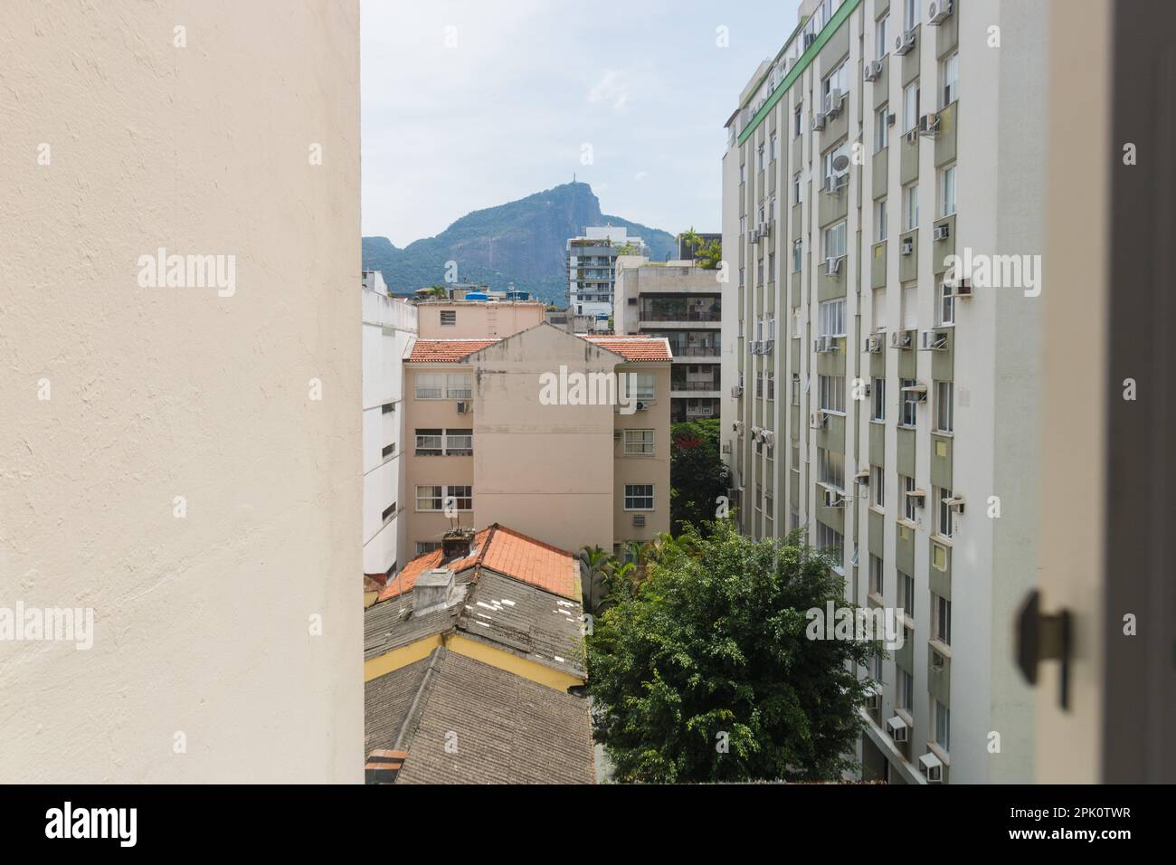 Christus der Erlöser in Rio de Janeiro, Brasilien - 18. Februar 2023 : Blick auf Christus den Erlöser in der Stadt Rio de Janeiro. Stockfoto