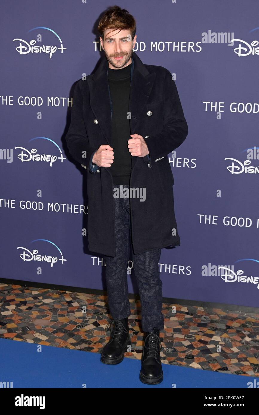 Rom, Italien. 04. April 2023. Lorenzo Licitra besucht den blu-Teppich der Premiere der neuen Disney-Serie „The Good Mütter“ im Space Cinema Moderno. (Foto: Mario Cartelli/SOPA Images/Sipa USA) Guthaben: SIPA USA/Alamy Live News Stockfoto