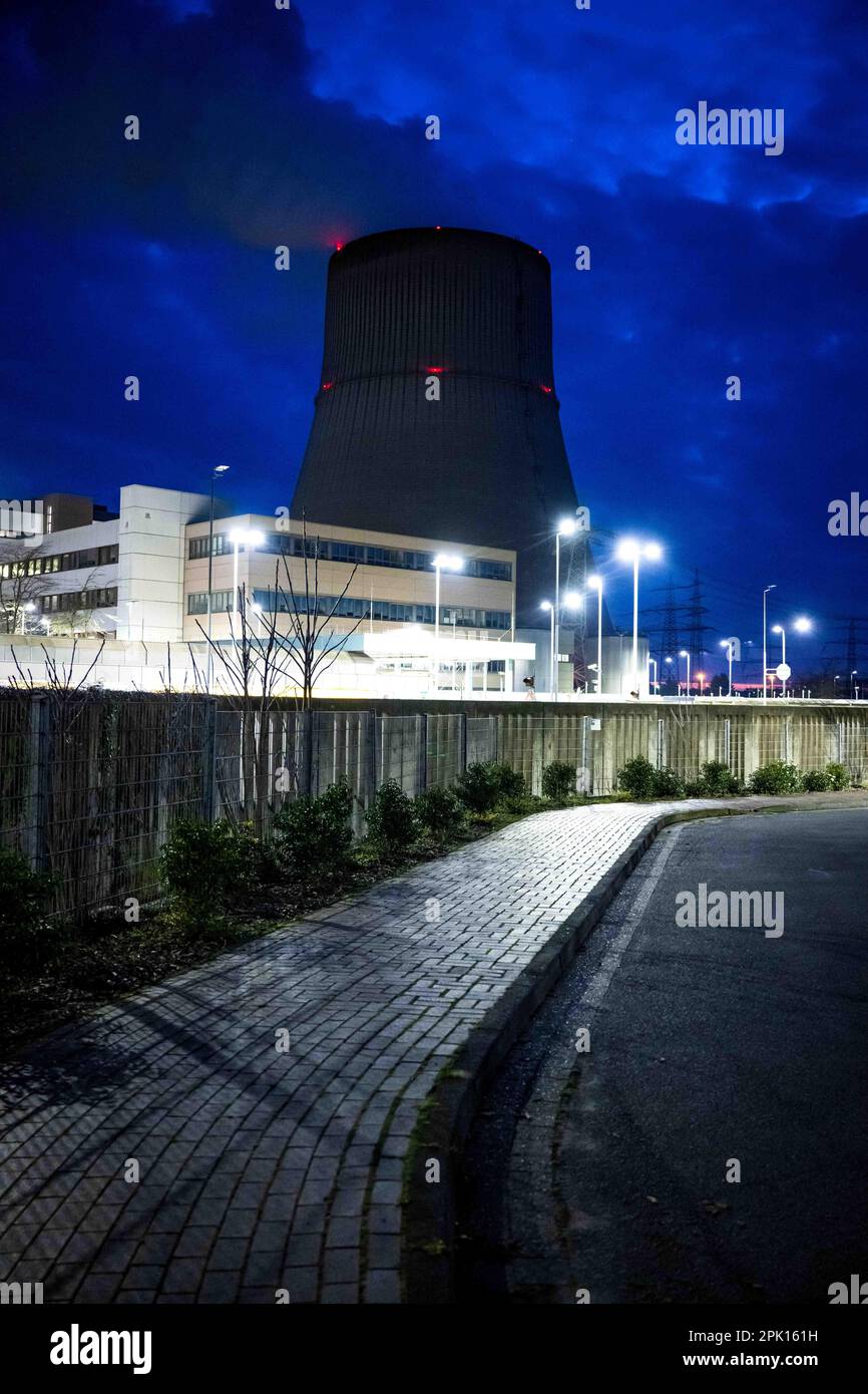 Lingen, Deutschland. 04. April 2023. Das Kernkraftwerk Emsland. Vor 62 Jahren ging das erste Kernkraftwerk in Deutschland in Betrieb. Aber am 15. April soll die Kernkraftwerke endgültig eingestellt werden, auch im Kernkraftwerk Emsland. Kredit: Sina Schuldt/dpa/Alamy Live News Stockfoto