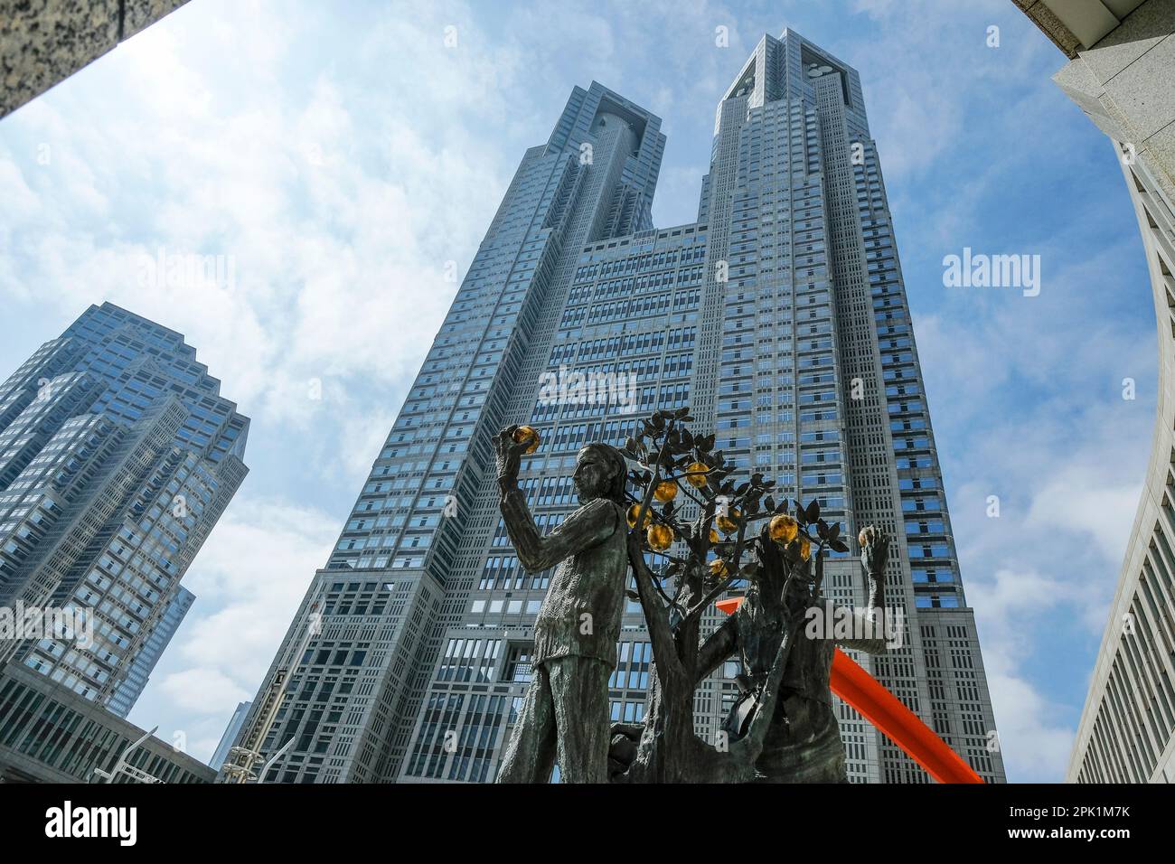 Tokio, Japan - 6. März 2023: Blick auf das Tokyo Metropolitan Government Building in Tokio, Japan. Stockfoto