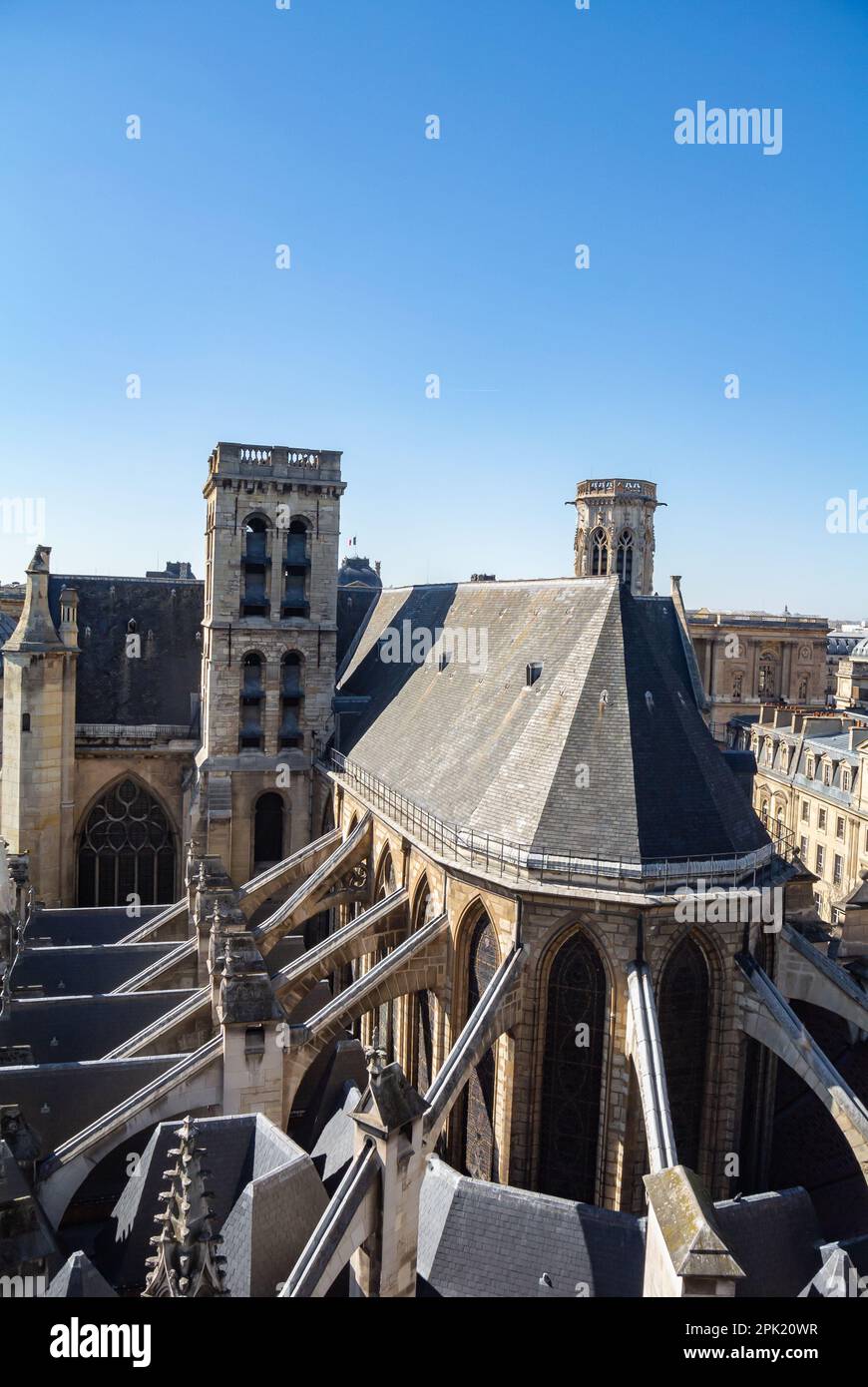 Paris, Frankreich, ein Blick aus der Vogelperspektive auf die Kirche Saint-Germain l'Auxerrois, eine römische katholische Kirche im gotischen Stil Stockfoto