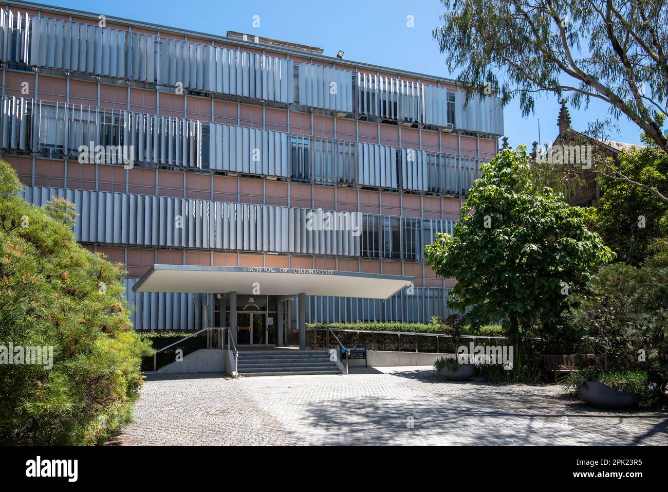 Das Chemistry Building an der University of Sydney, eines der ersten Curtin Wall-Gebäude Australiens aus Glas, wurde 1958 von Webber und Woolley entworfen Stockfoto