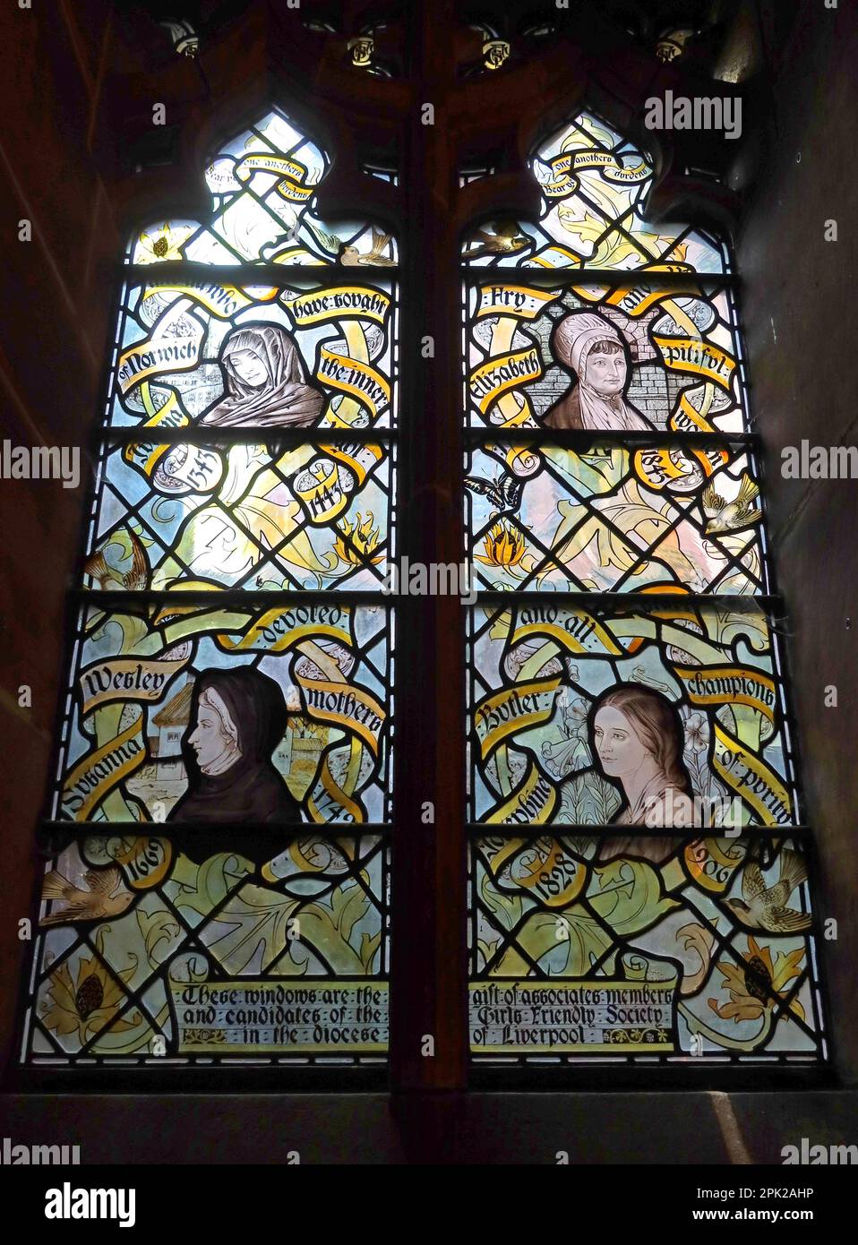 Geschenk der Mädchen freundliche Gesellschaft Buntglasfenster Lady Chapel, Liverpool Anglican Cathedral, St James' Mount, Liverpool, Merseyside, England, Großbritannien, L1 Stockfoto