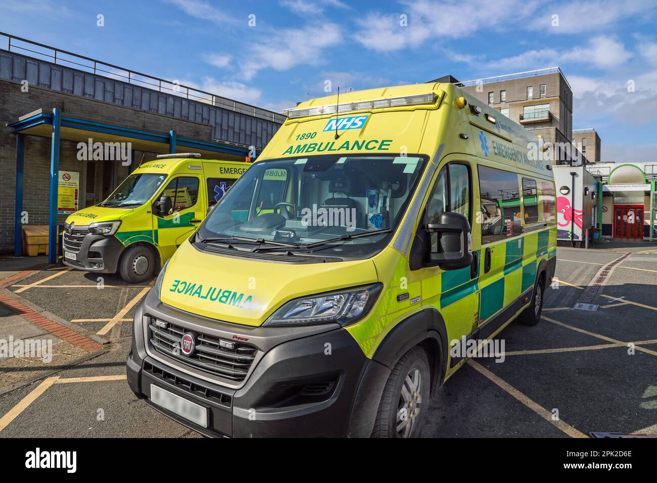 Der Haupteingang zum Derriford Hospital Plymouth Stockfoto