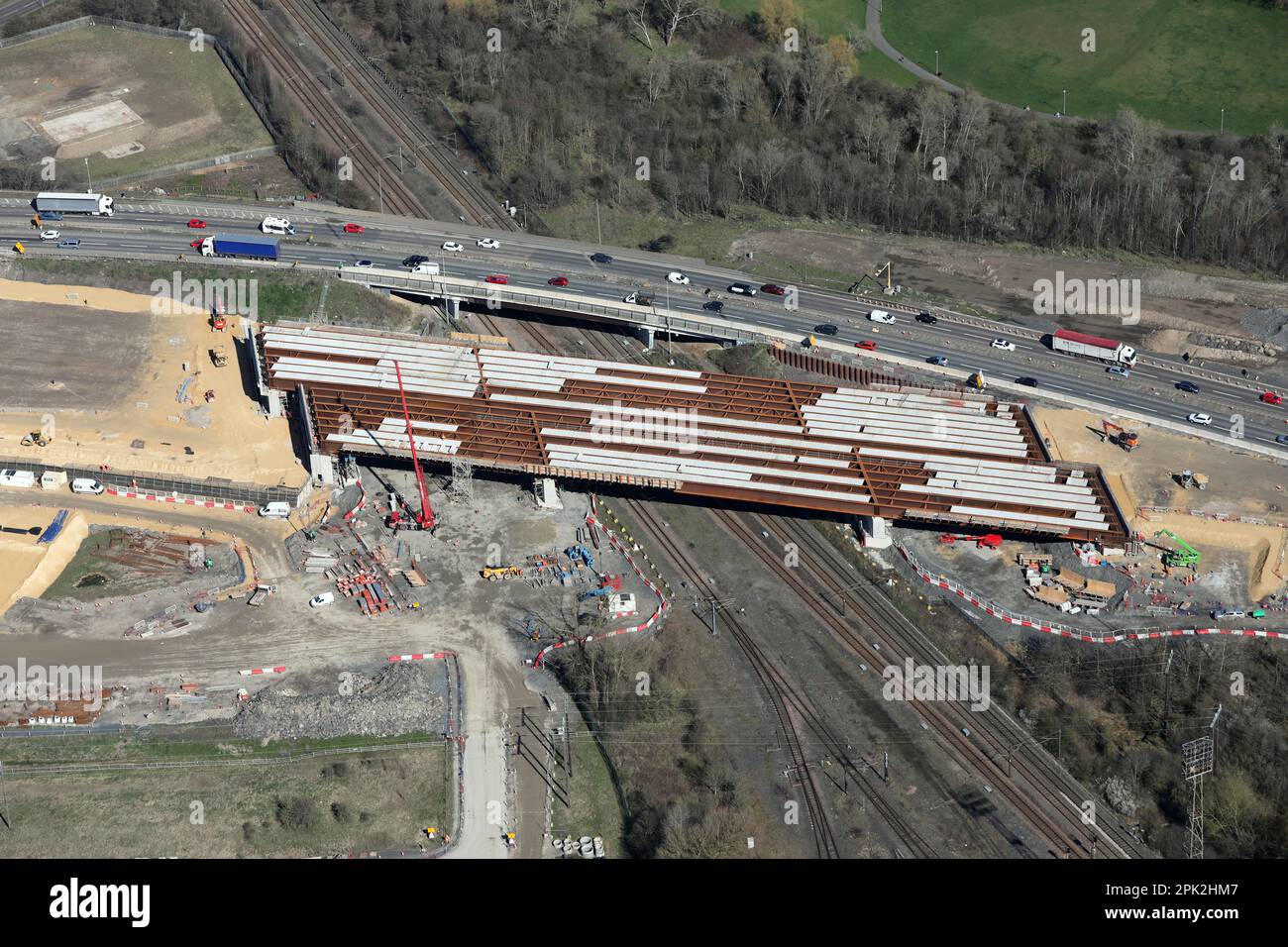 Luftaufnahme einer neuen Brücke, die für die Autobahn A1(M) in der Nähe von Gateshead, Tyne & Wear gebaut wird Stockfoto