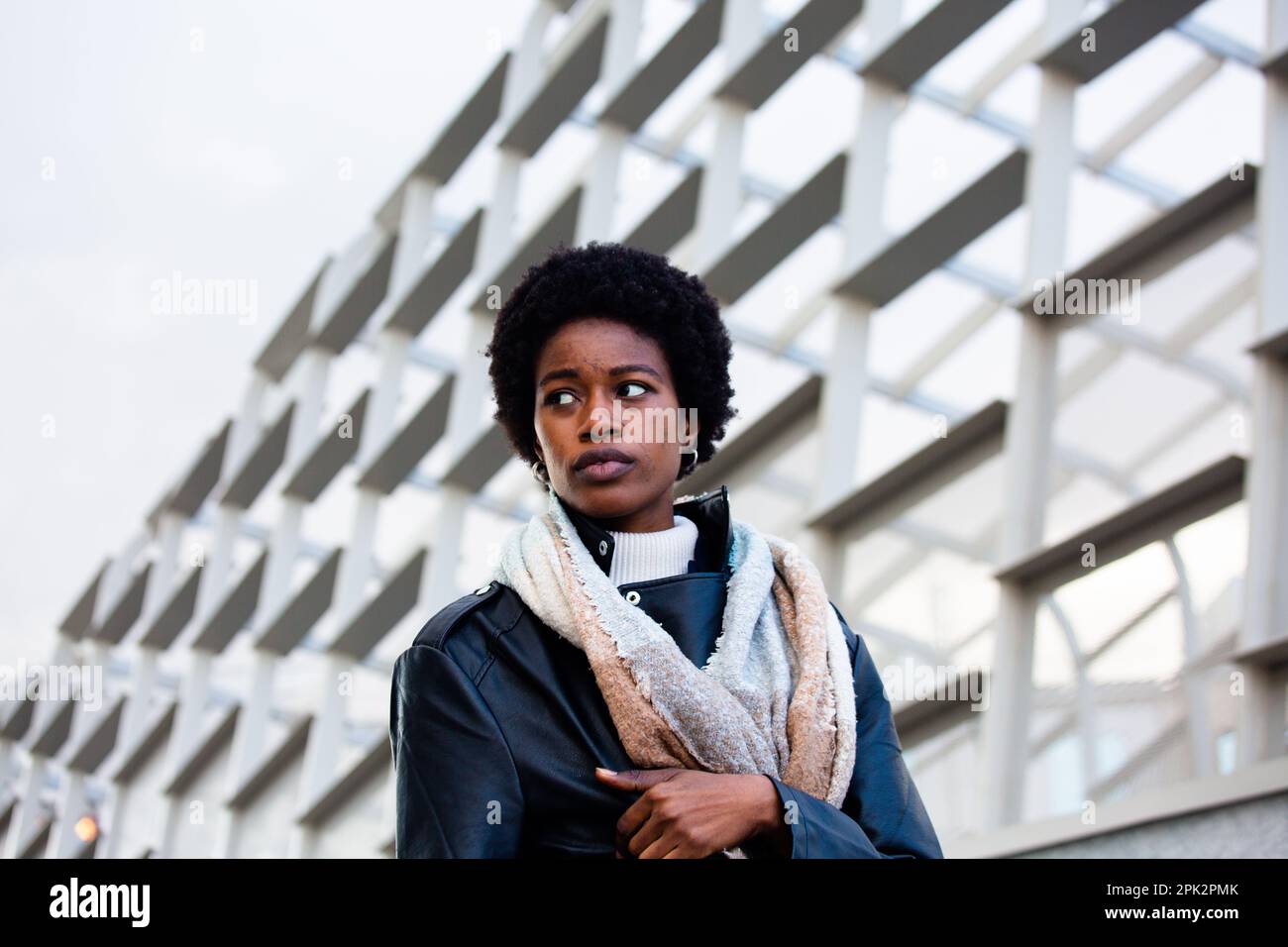 Afrikanisches Mädchen im Park Stockfoto