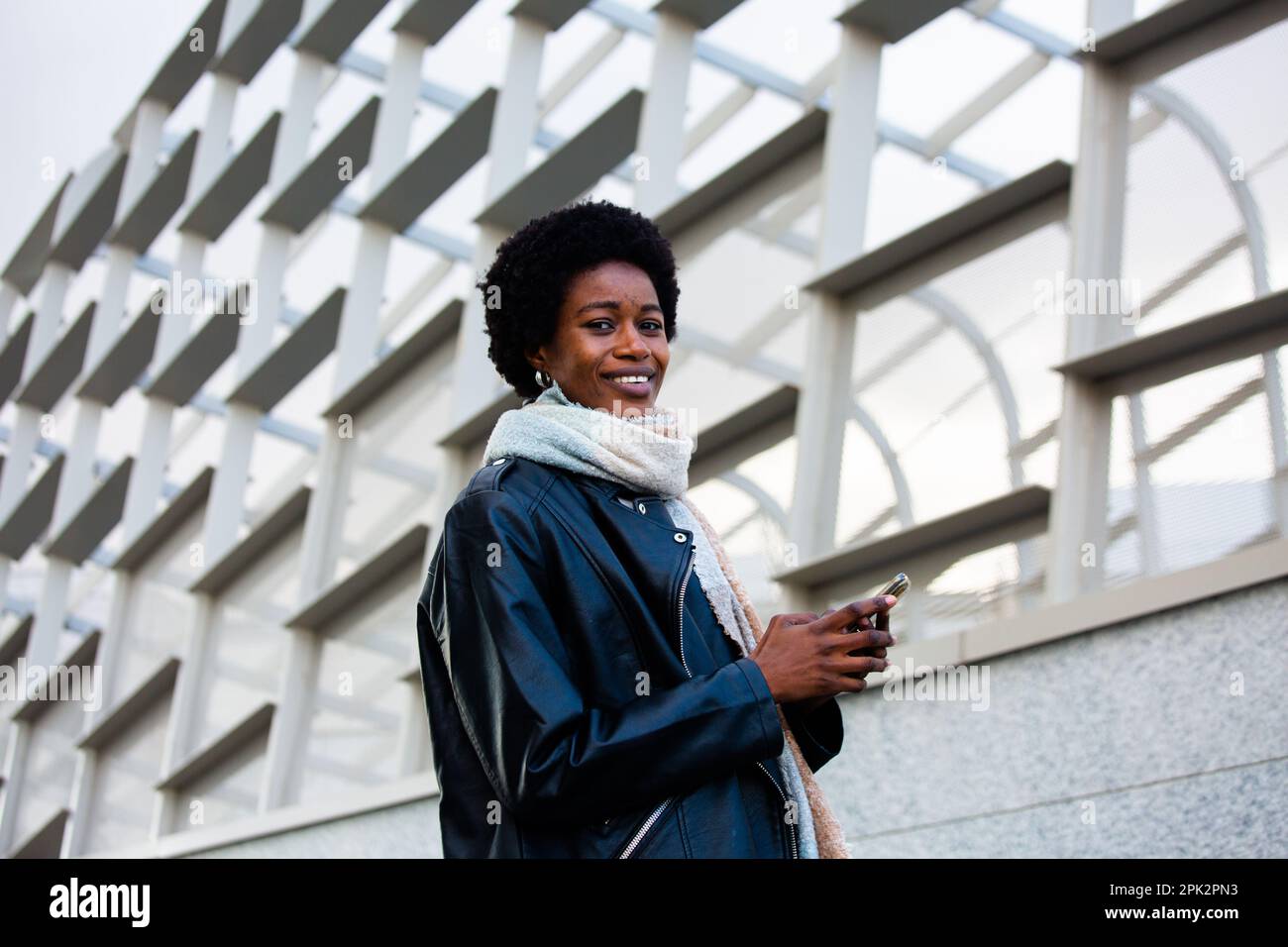 Afrikanisches Mädchen im Park Stockfoto